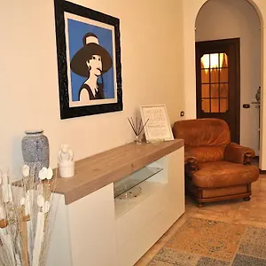 La Casa Di Sarita Italia